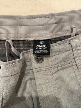 KUHL 10 Short pants in Light Gray.